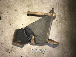 1973-87 Chevy GMC Truck C10 V8 Motor Mounts Frame Bracket fits 350 400 454 Motor