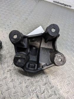 2021 2024 Gmc Savana 3500 Engine 6.6l Left Right Frame Mount Bracket Oe1178794