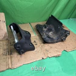 99-06 Silverado 5.3L Pair Left LH Right RH Motor Engine Mounts Bracket OEM WTY