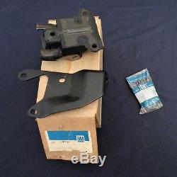 B NOS 65-68 Chevy Impala Caprice Bel Air Camaro Nova LH Engine Mount 3988989