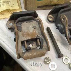 NOS Pair Chevrolet Motor Mounts 3990914 Chevelle Camaro Chevy II 64-69