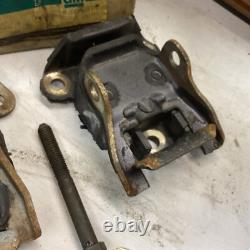 NOS Pair Chevrolet Motor Mounts 3990914 Chevelle Camaro Chevy II 64-69
