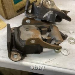 NOS Pair Chevrolet Motor Mounts 3990914 Chevelle Camaro Chevy II 64-69