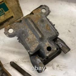 NOS Pair Chevrolet Motor Mounts 3990914 Chevelle Camaro Chevy II 64-69